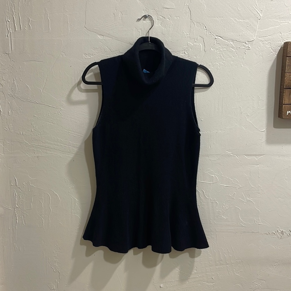Never worn Antonio Melani sweater with fitted waste, size M, great for fall